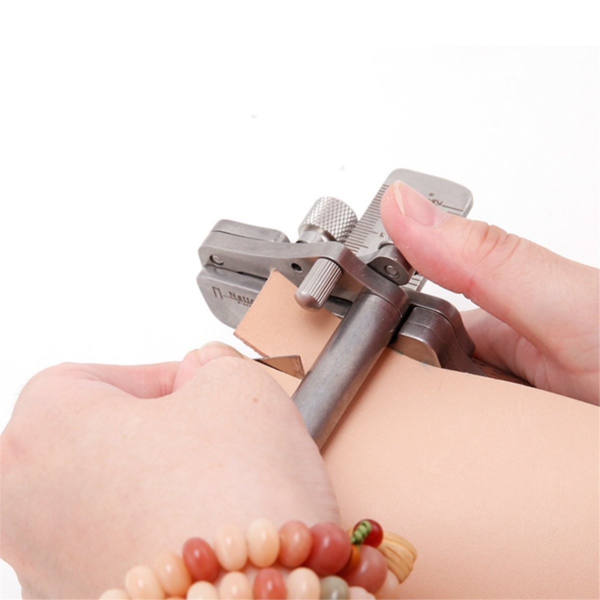 تخفيضات ضخمة 618: كماشة جلدية  - مراجعة Leatherwork Clamp وسعره