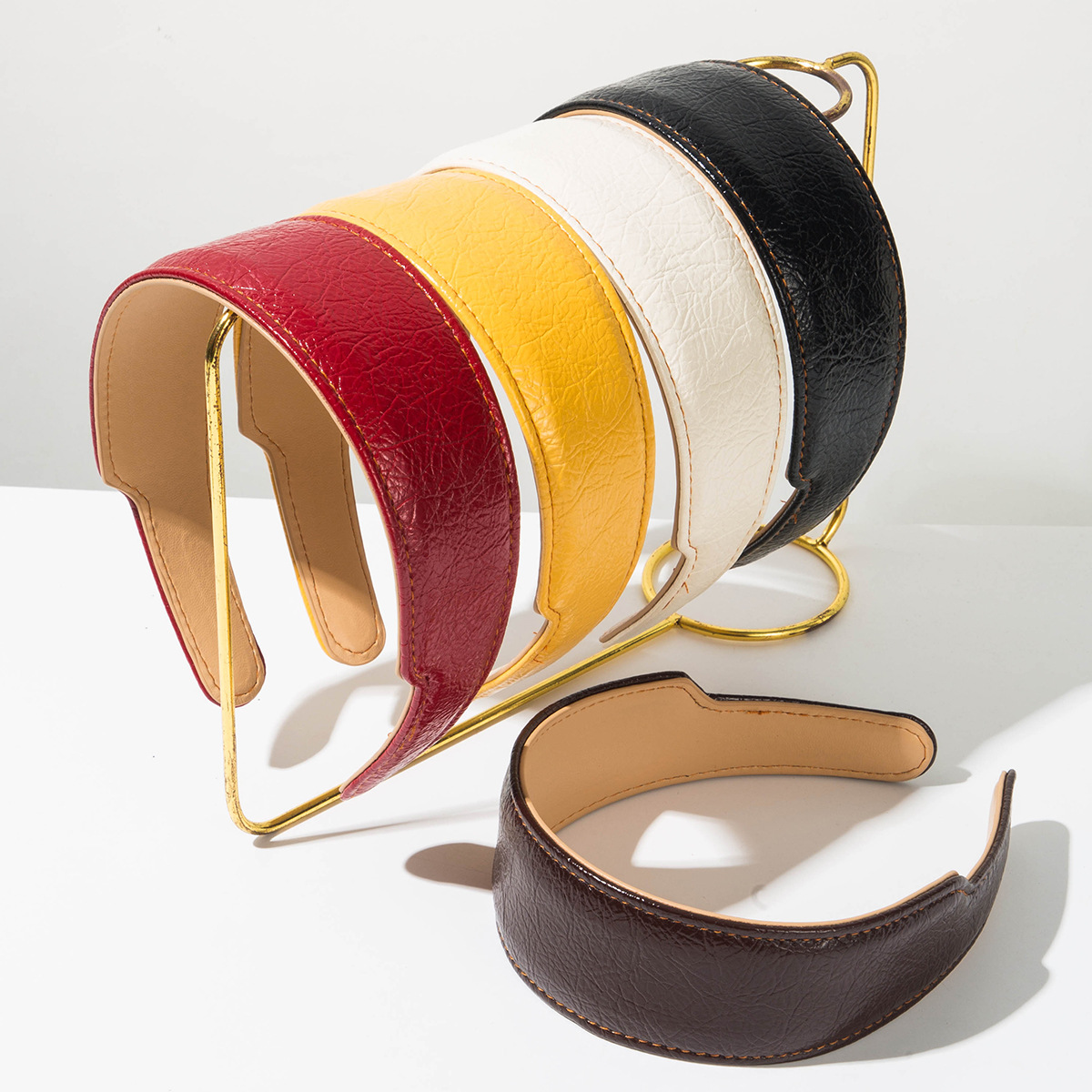 طوق شعر أنيق من الجلد على الطر - مراجعة Leatherwork Rings وسعره