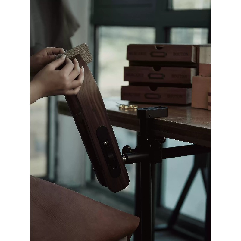 حامل تثبيت خشبي لخياطة الجلد،  - مراجعة Leatherwork Clamp وسعره
